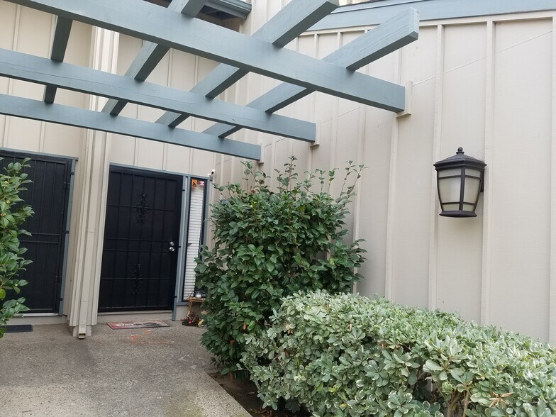 Building Photo - 8139 Via Mallorca