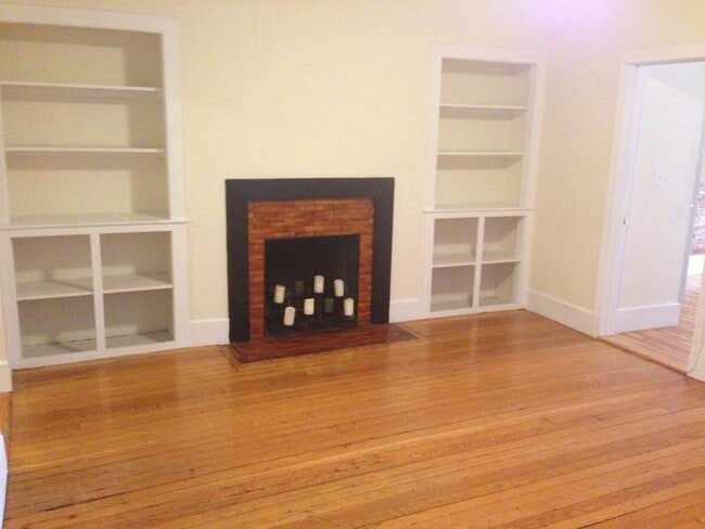 Building Photo - 7 Aberdeen St