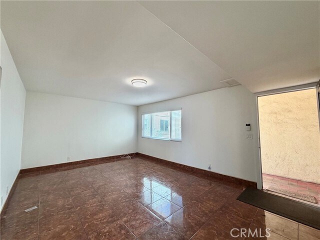 Building Photo - 1477 W 20th St