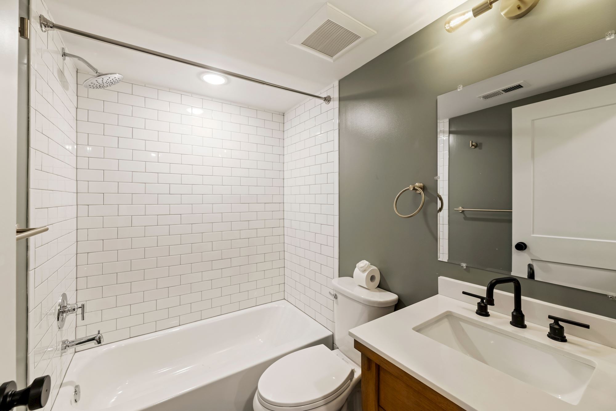 Building Photo - 423 Quincy St NW