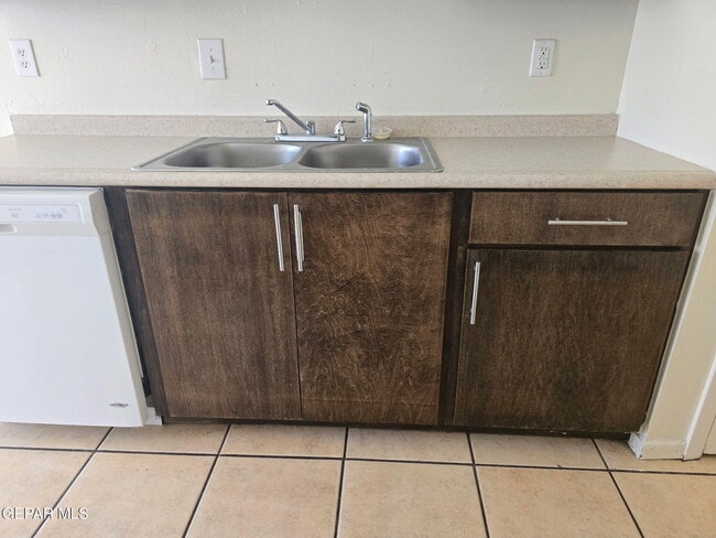 Building Photo - 2807 Beachcomber Dr