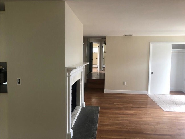 Building Photo - 260 Garden Hills Dr