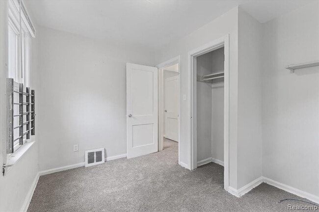 Building Photo - 18697 Sunderland Rd