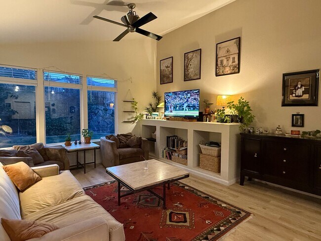 Building Photo - 4774 Cedarhill Ln