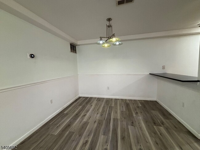 Building Photo - 116 Chariot Ct