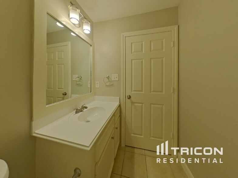 Building Photo - 10935 Mockingbird Pl