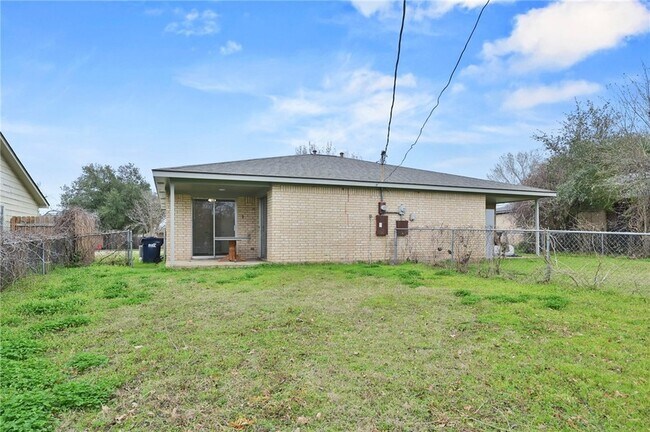 Building Photo - 805 San Benito Dr