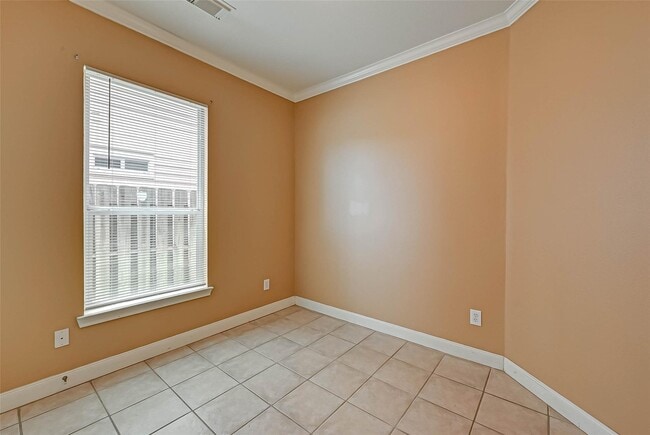 Building Photo - 7130 Pavilion Dr