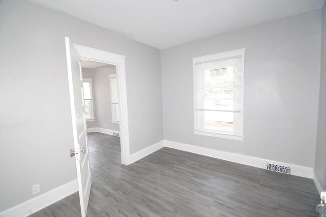 Building Photo - 3907 7th Ave