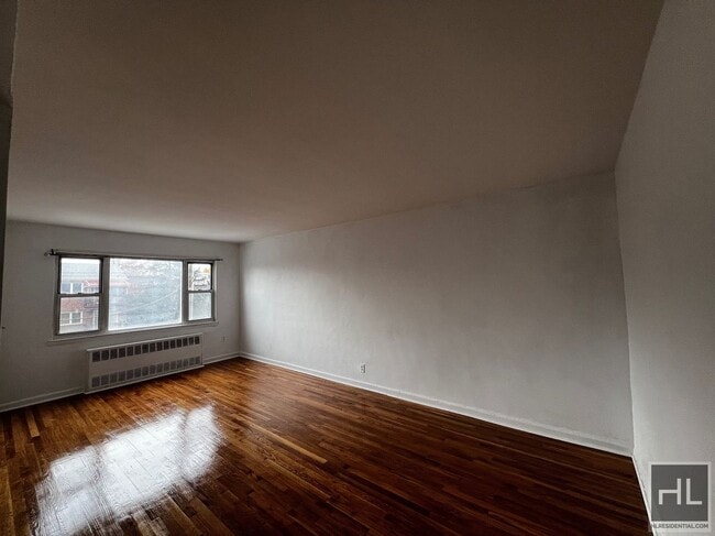 Building Photo - 61-12-61-70 70th St