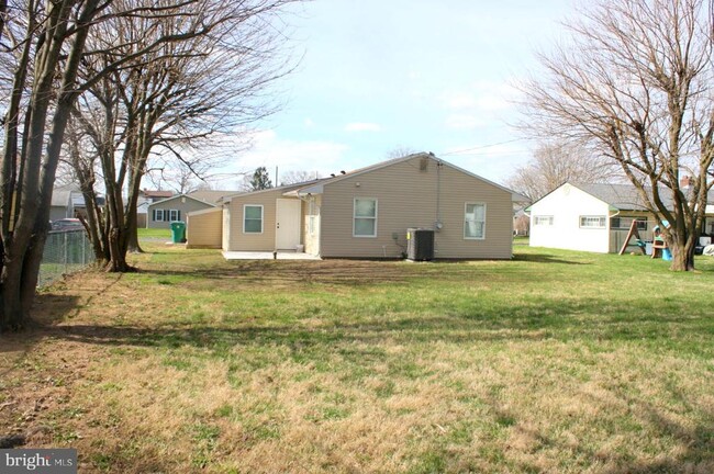 Building Photo - 57 Swan Ln