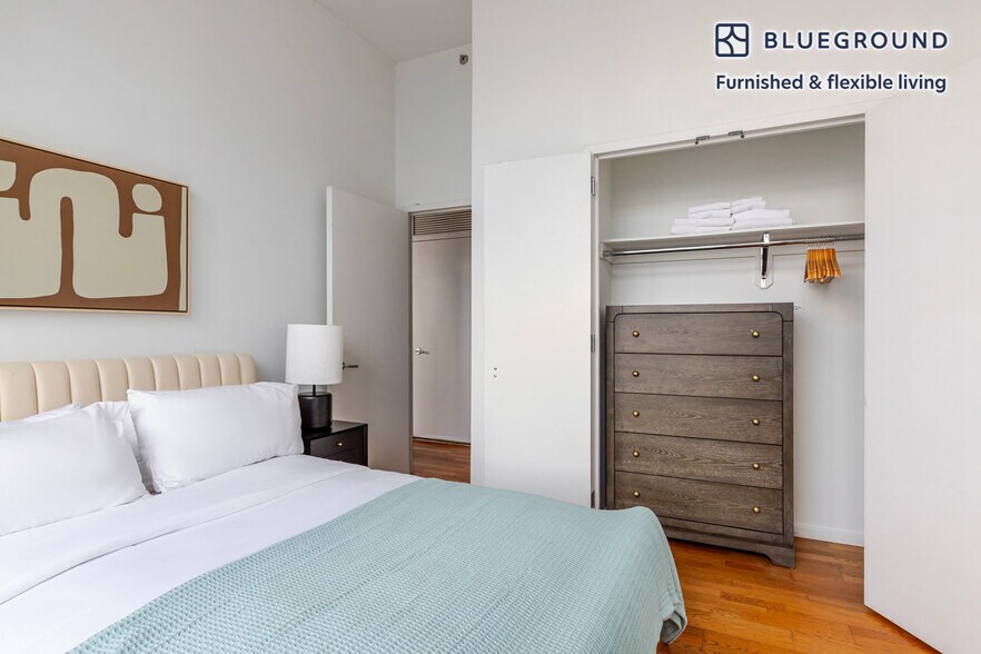 Building Photo - 635 W 42nd St