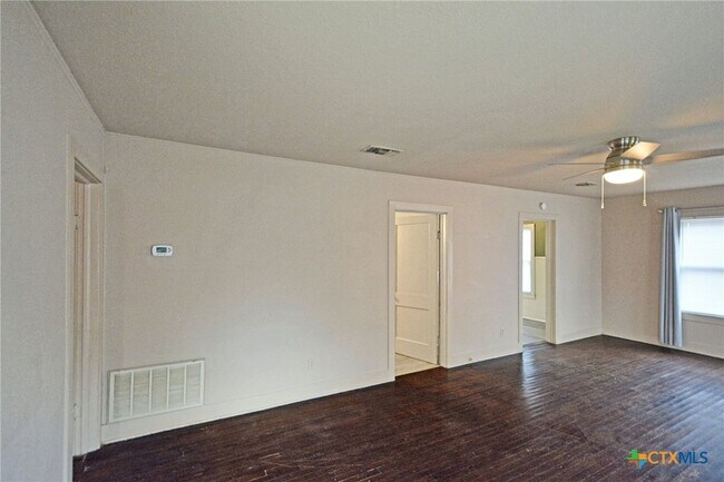 Building Photo - 365 E Faust St