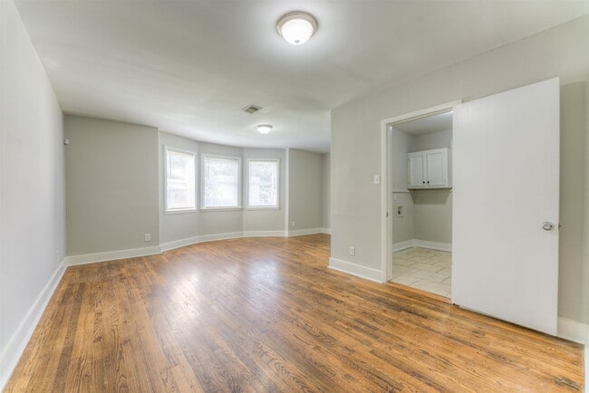 Building Photo - 1778 Edward Ave