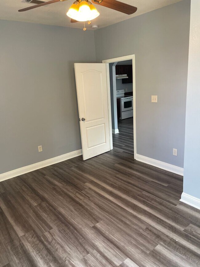 Building Photo - 4BD/2BA in the heart of MidCity