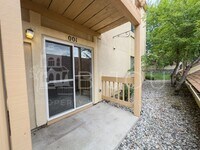 Building Photo - Beautiful 2 Bed, 2 Bath