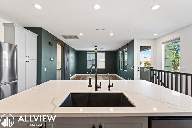 Building Photo - Turnkey 2 Bedroom, 2.5 Bath End Unit Townhome Available NOW in Rancho Mission Viejo!