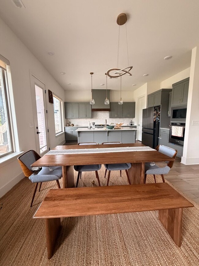 Building Photo - Spacious 5-Bedroom House in Cave Springs, AR