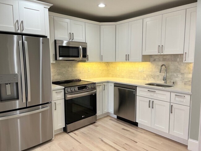 Primary Photo - 495-497-497 Beacon St