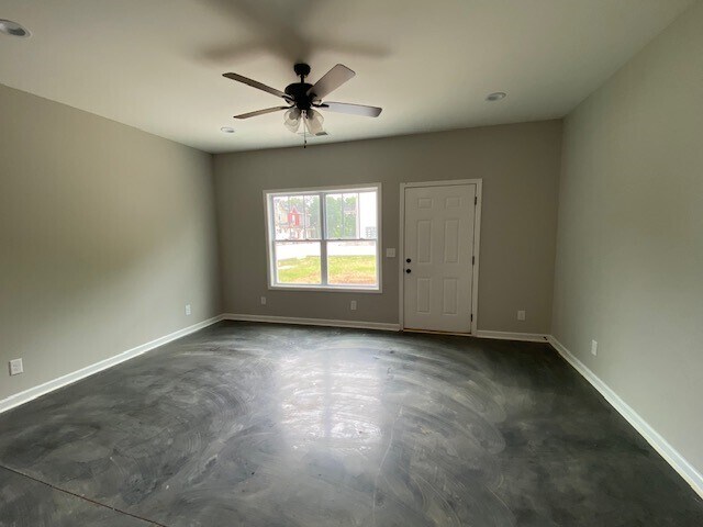 Building Photo - 225 Newtown Rd