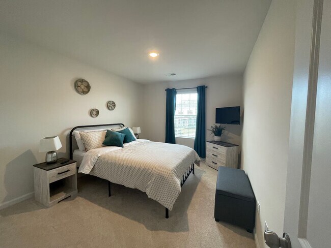 Building Photo - Furnished Townhome in Greer is Available