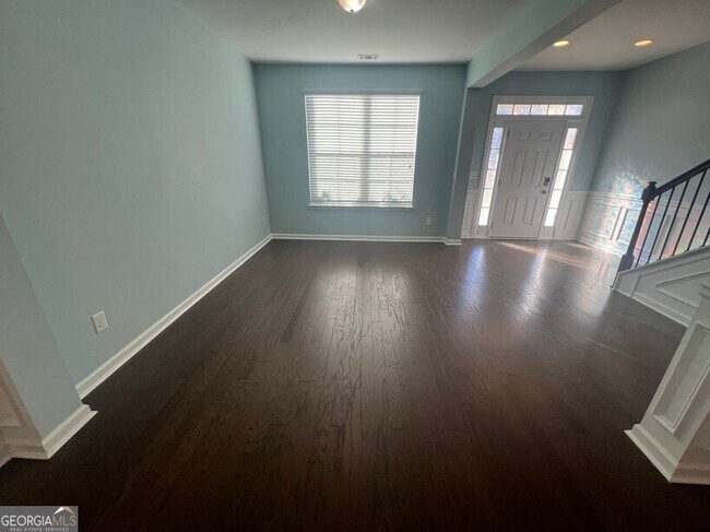 Building Photo - 165 Craines View