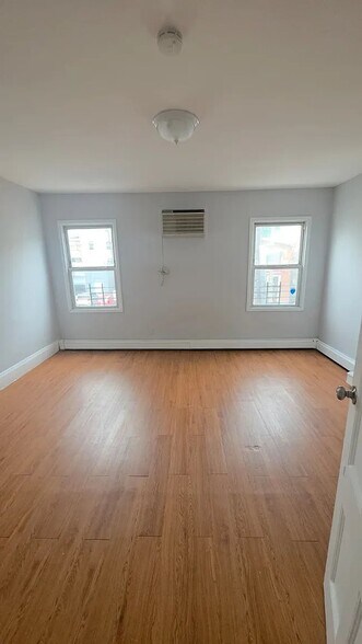 Building Photo - 301 Grand St