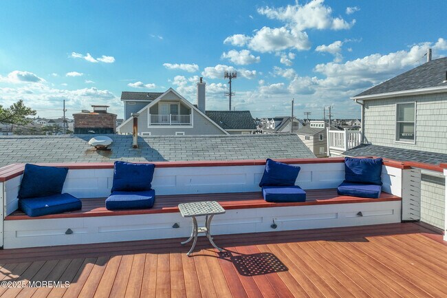 Building Photo - 14 Falls Rd