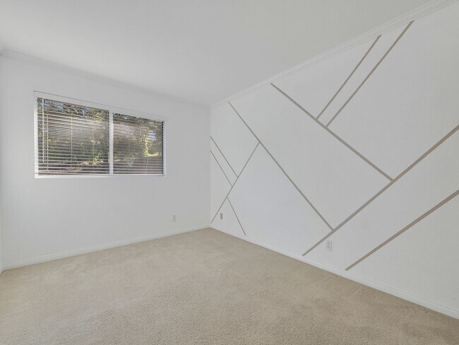 Building Photo - Spacious Newbury Park Rental | Grand Entry, Bonus Room & Covered Patio