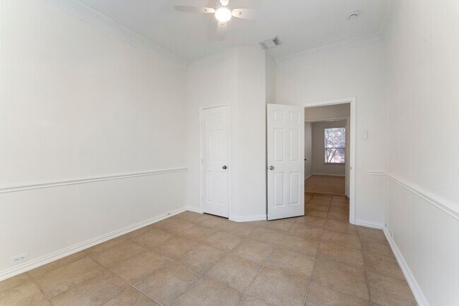 Building Photo - 10 Andante Trail Pl