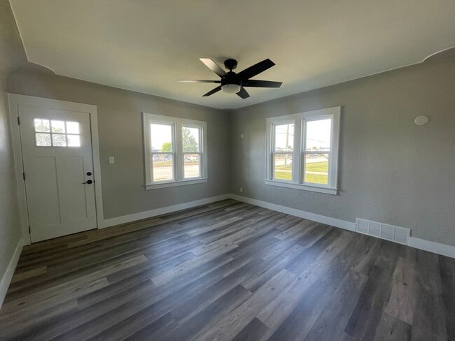 Building Photo - Adorable bungalow in Jenison