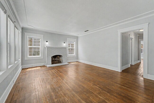 Building Photo - 1122 I St