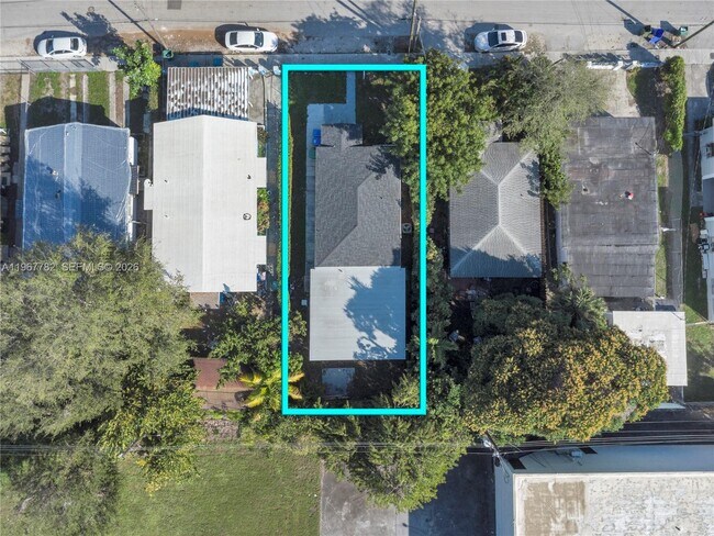 Building Photo - 6940 NW 6th Ct