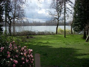 Building Photo - COLUMBIA RIVER Waterfront Home with Access on 1.5 Acres