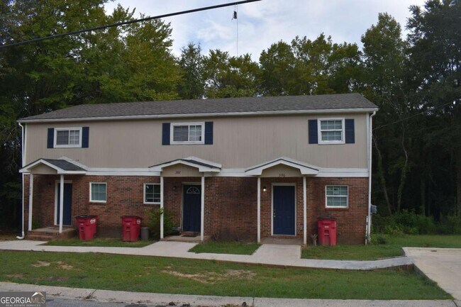 Primary Photo - 382 Cowan St