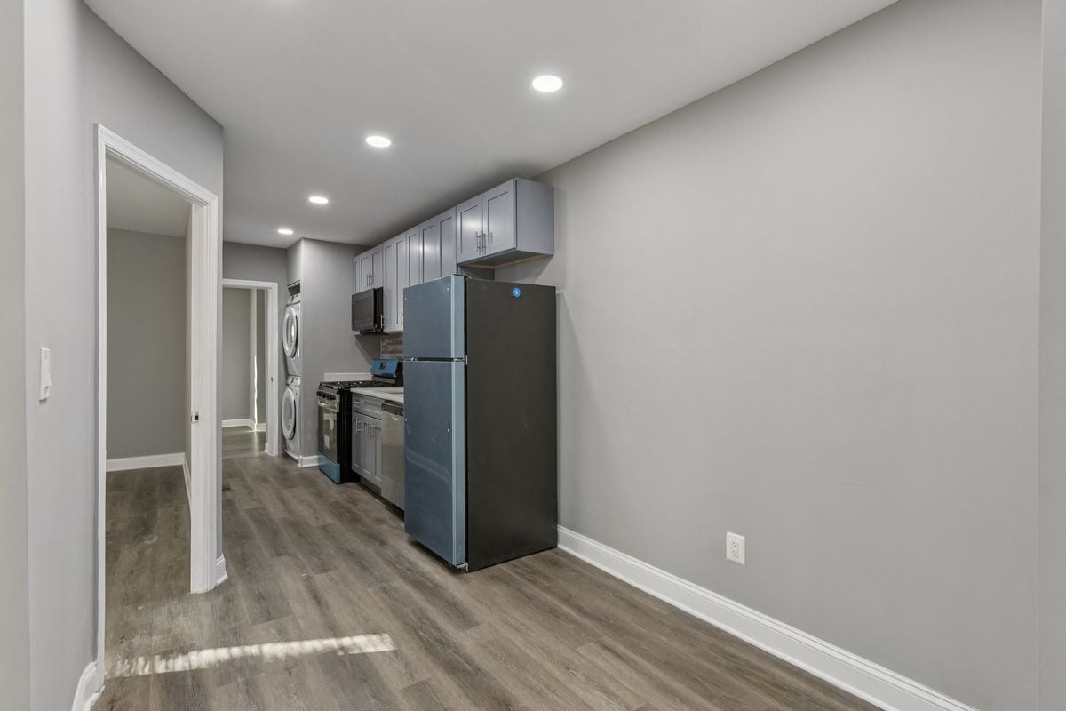 Building Photo - 405 34th St SE