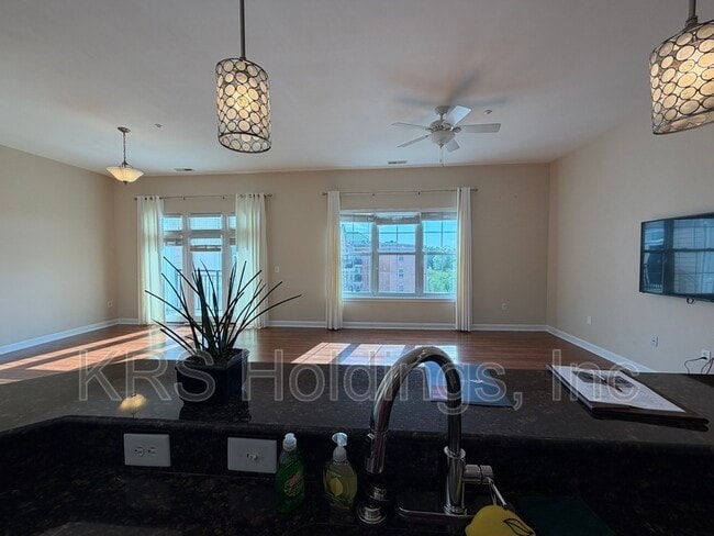 Building Photo - 670 Town Center Dr