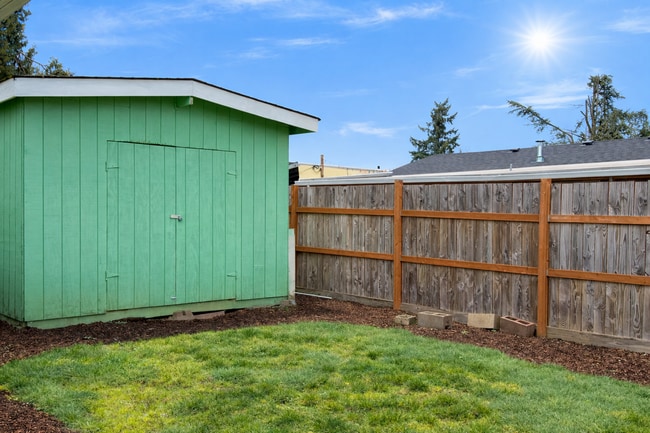 Building Photo - Thurston Charmer