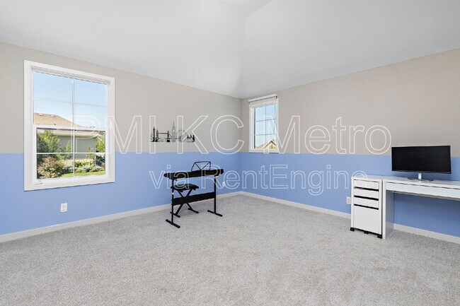 Building Photo - 15708 Canterbury St