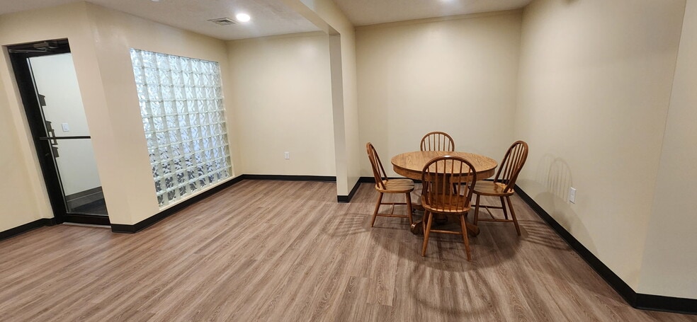 Unit 40 Room For Rent - 324 Valley St
