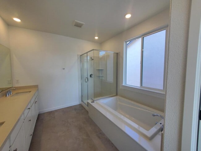 Building Photo - 3724 Benicia Ave