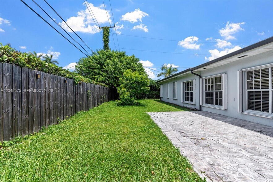 Building Photo - 9075 SW 48th Ter