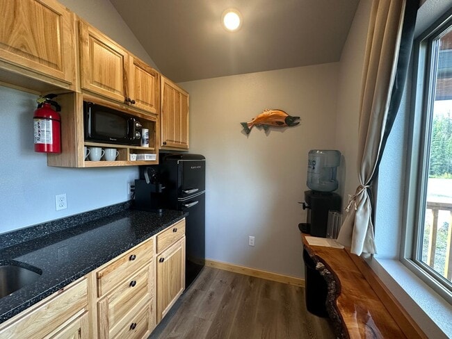 Building Photo - 1050 Angler Dr