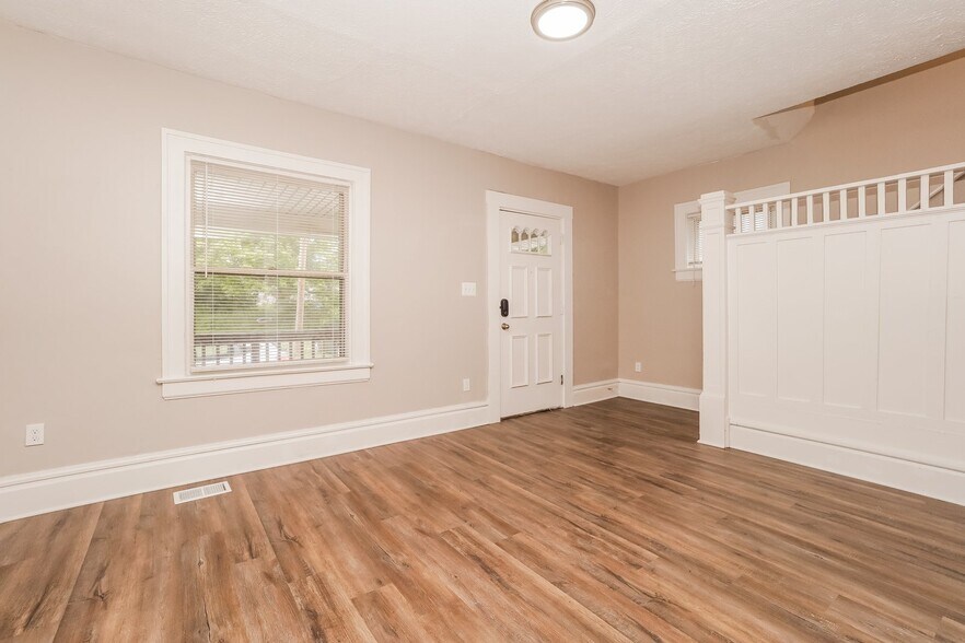 Building Photo - 586 Johnston Ct