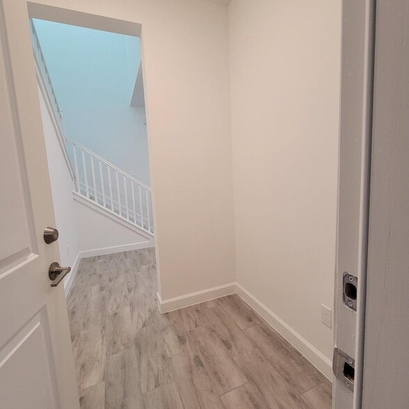 Building Photo - 8978 Zevon Ct