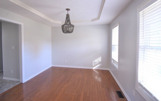 Building Photo - 3 Bedroom 2 Bath with Bonus Rooom