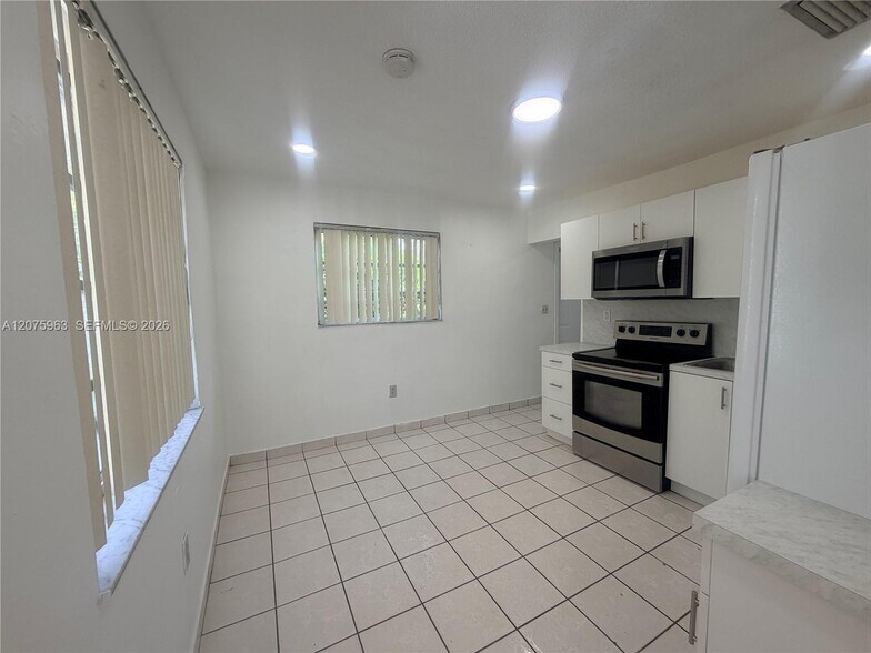 Building Photo - 3821 SW 89th Ct