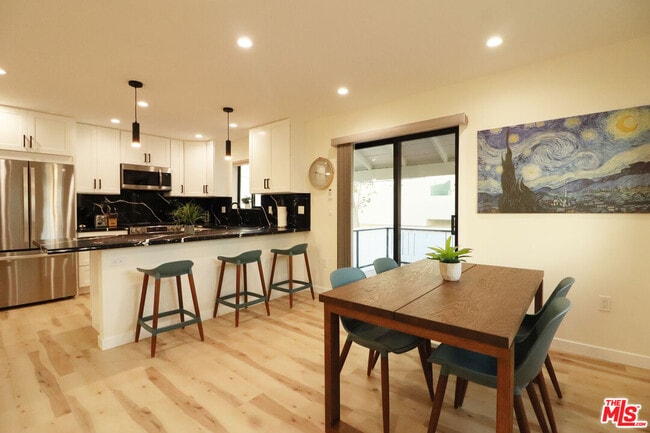 Building Photo - 918 N San Vicente Blvd