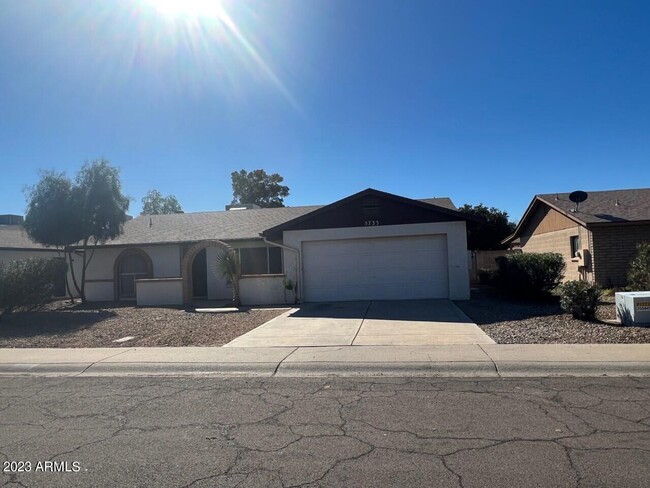Primary Photo - 5733 W Mescal St