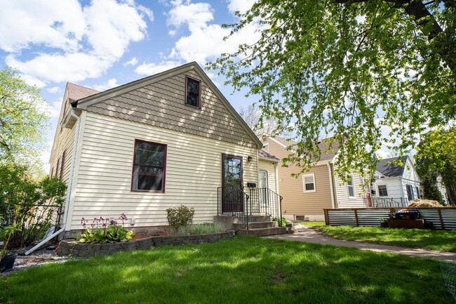 Building Photo - 2917 Hampshire Ave S